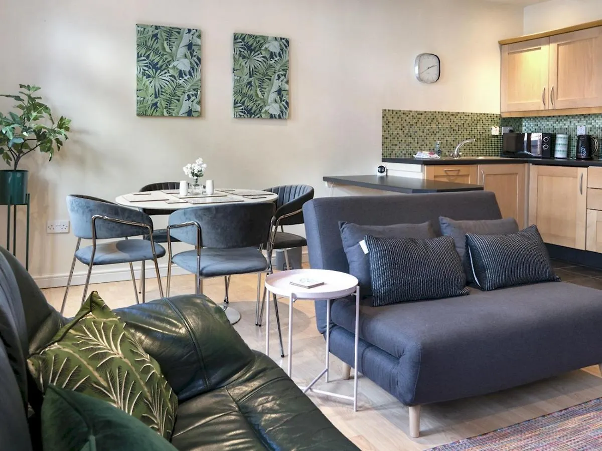 Pass The Keys Stunning 2Br Apt With Balcony Next To Queens Uni Belfast