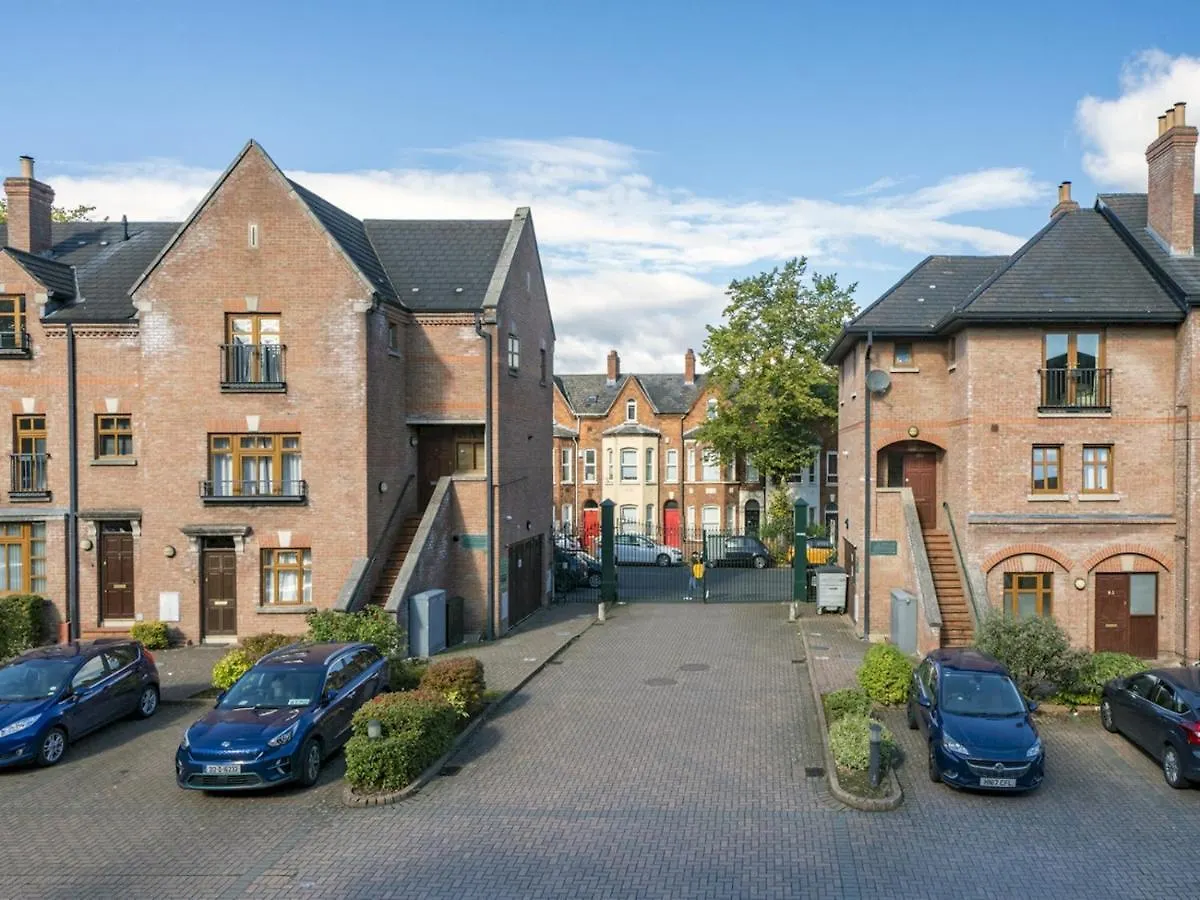 Pass The Keys Stunning 2Br Apt With Balcony Next To Queens Uni Belfast 0*,