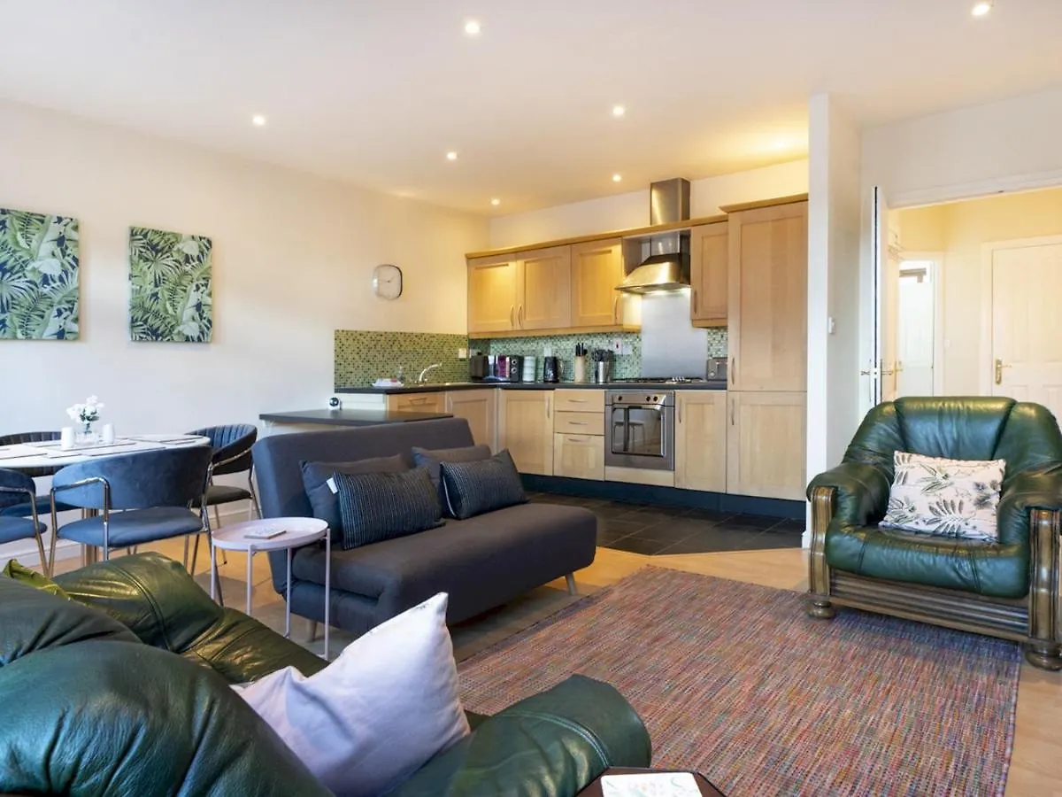 Pass The Keys Stunning 2Br Apt With Balcony Next To Queens Uni Belfast Apartament