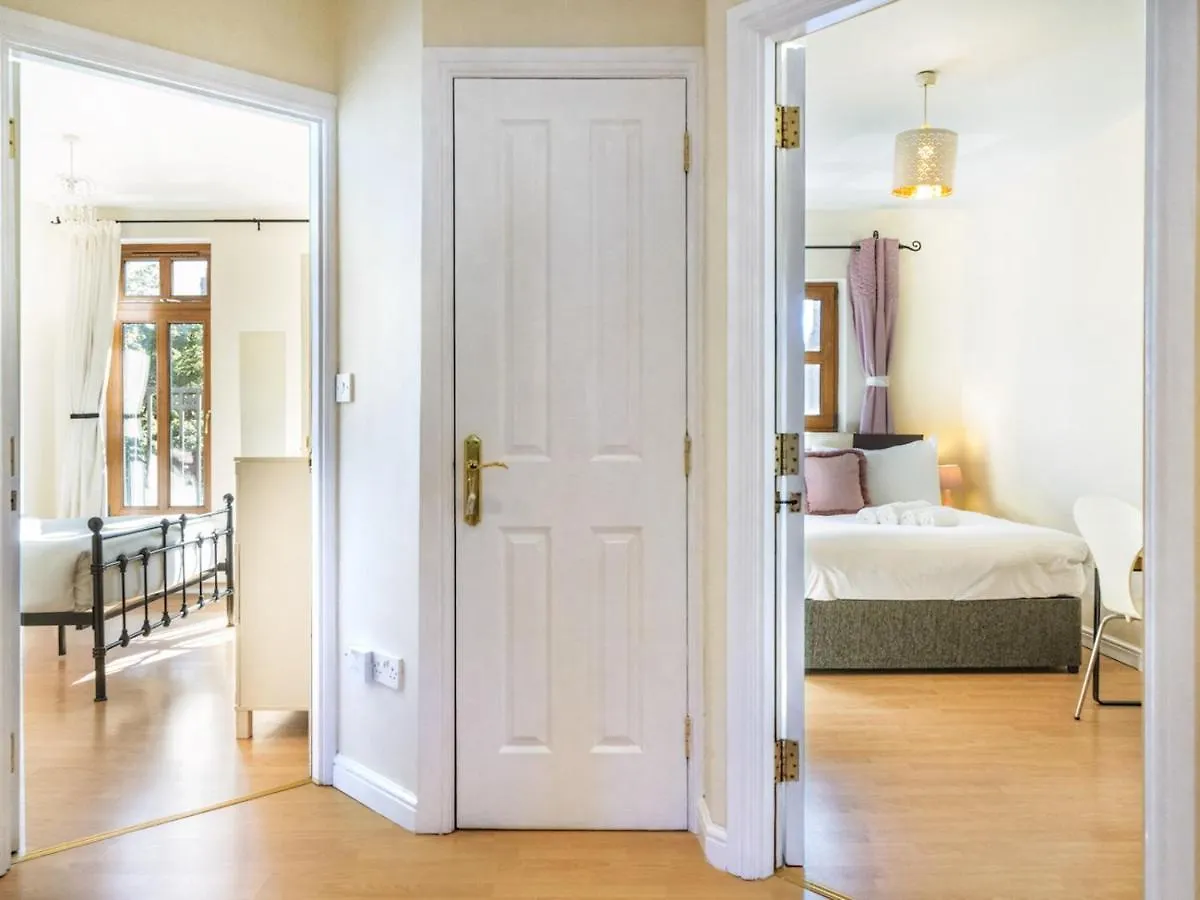 Pass The Keys Stunning 2Br Apt With Balcony Next To Queens Uni Belfast Apartament