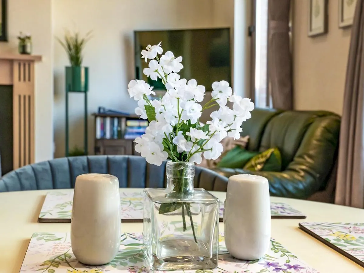 Apartament Pass The Keys Stunning 2Br Apt With Balcony Next To Queens Uni Belfast