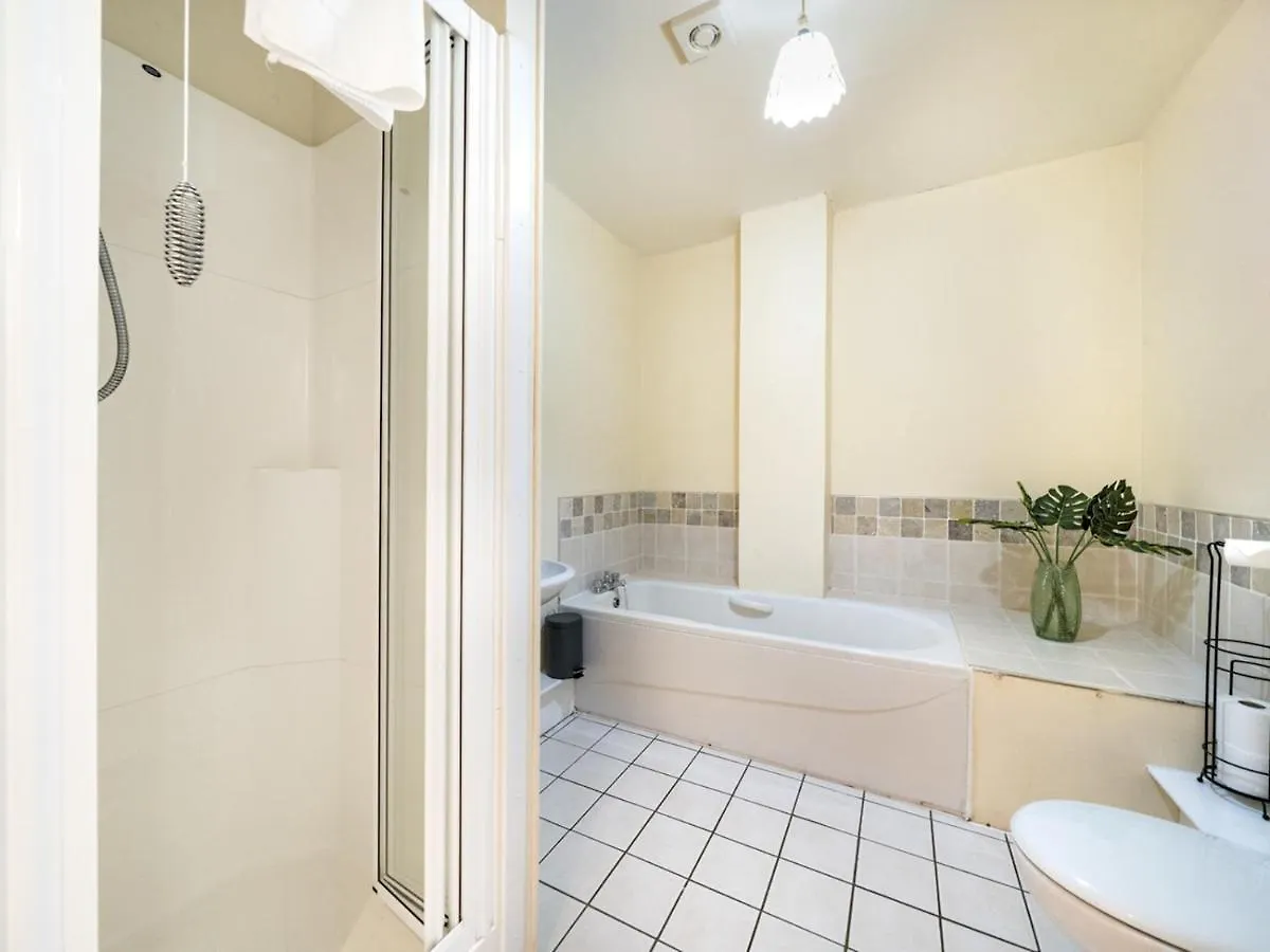 Apartament Pass The Keys Stunning 2Br Apt With Balcony Next To Queens Uni Belfast