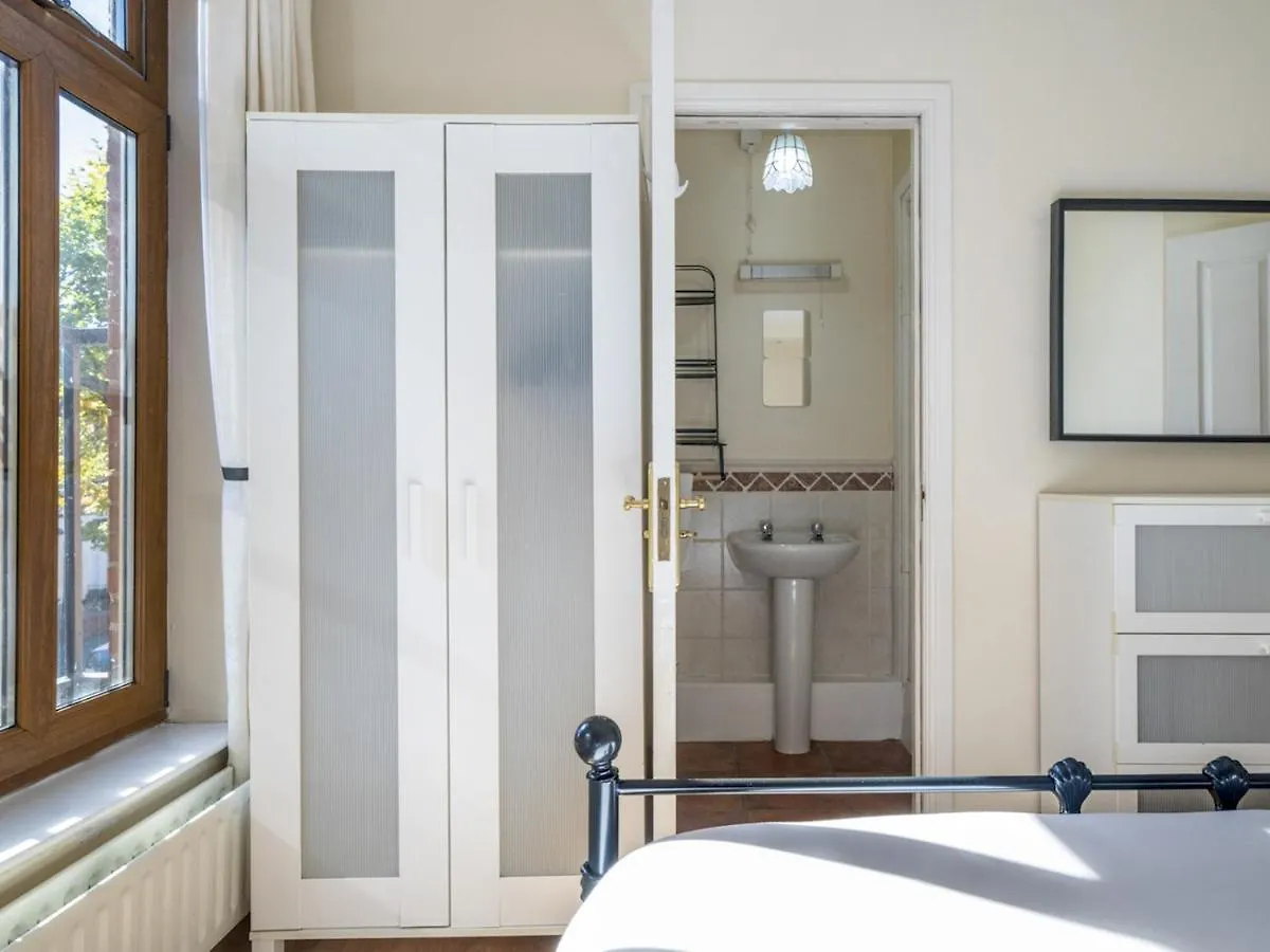 Pass The Keys Stunning 2Br Apt With Balcony Next To Queens Uni Belfast 0*,  Wielka Brytania